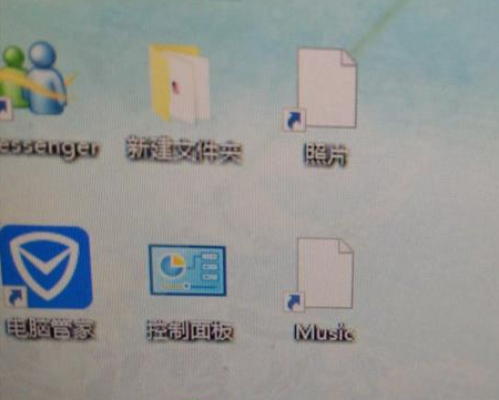 win10系统的桌面图标突然变成白色，如何恢复？